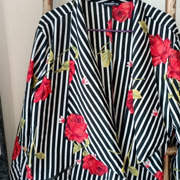 🧿🧿🧿 🌺Floral Collection🌺 Black and White Striped Floral Jacket - Picture 10 of 14